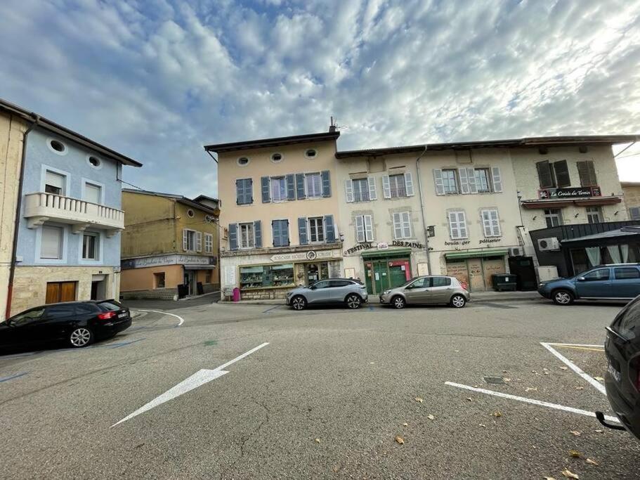 Appartement Sur La Place De Poncin Kültér fotó