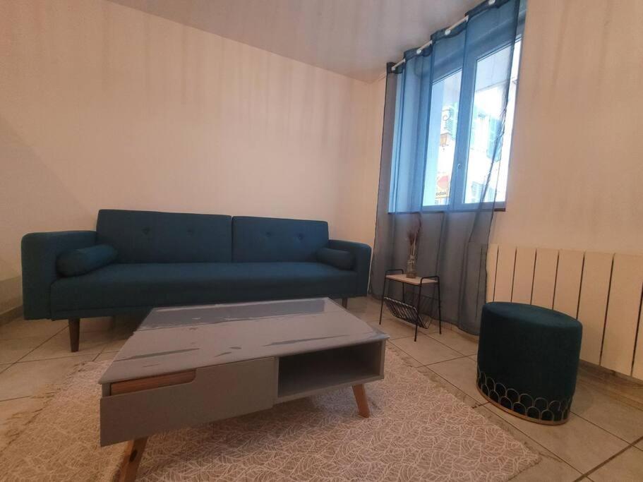 Appartement Sur La Place De Poncin Kültér fotó