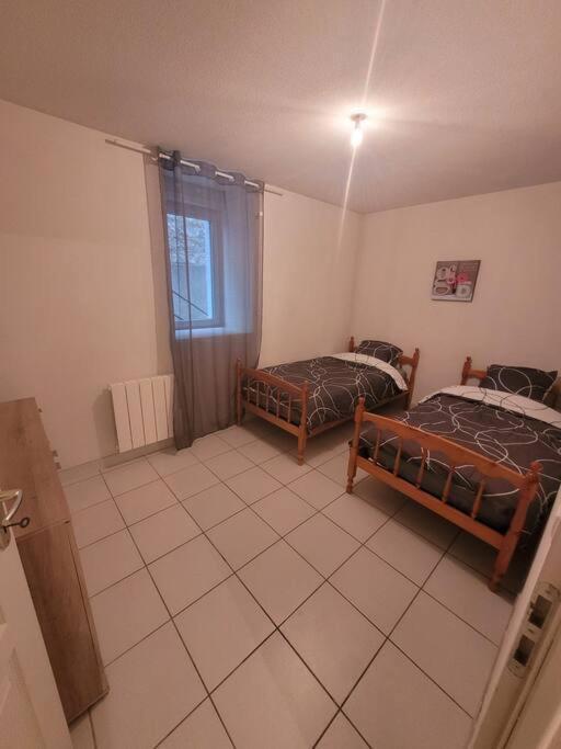 Appartement Sur La Place De Poncin Kültér fotó