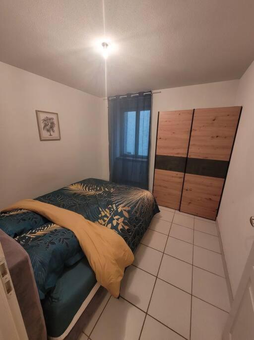 Appartement Sur La Place De Poncin Kültér fotó