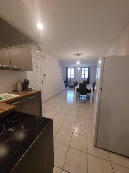 Appartement Sur La Place De Poncin Kültér fotó