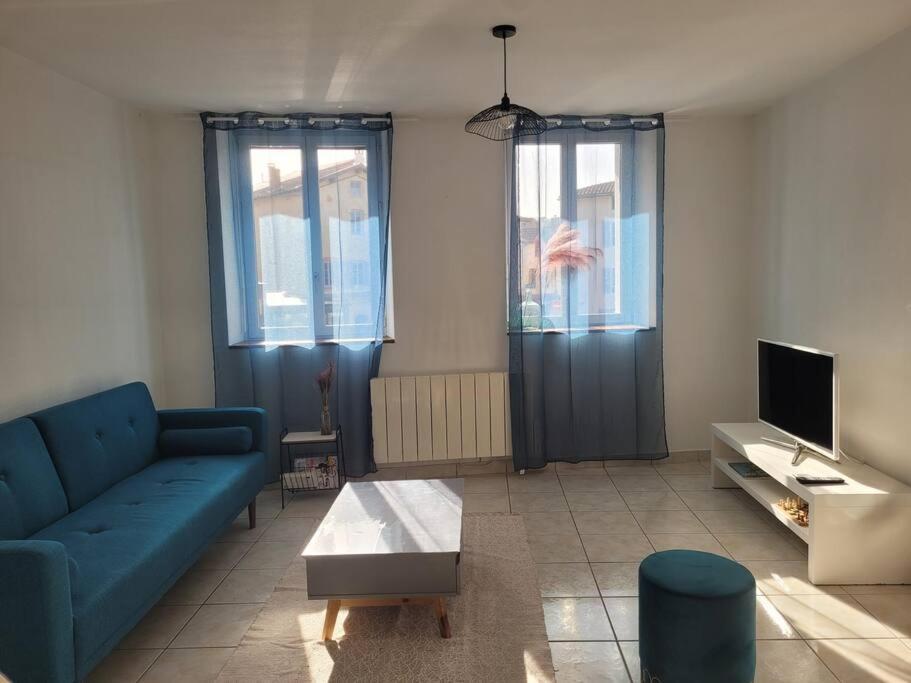 Appartement Sur La Place De Poncin Kültér fotó