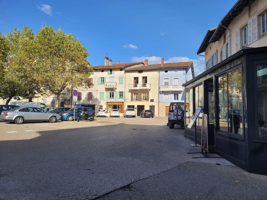 Appartement Sur La Place De Poncin Kültér fotó